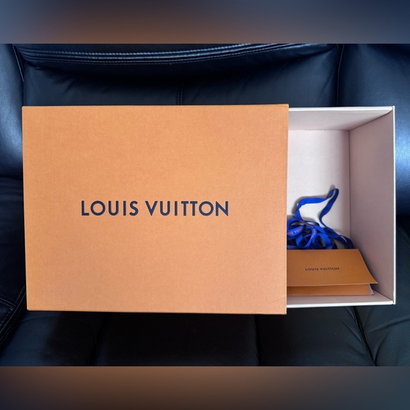 Louis Vuitton Signature Orange Box - Picture 14 of 14